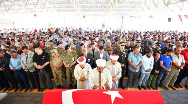 KALP KRİZİ SONUCU VEFAT EDEN ASKER TOPRAĞA VERİLDİ