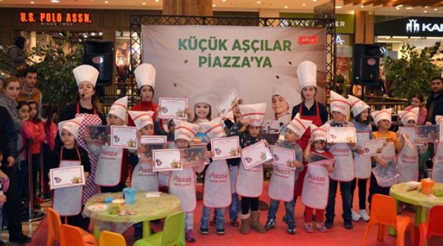 MİNİK AŞÇILAR, PİAZZA’DA HÜNERLERİNİ SERGİLEDİ