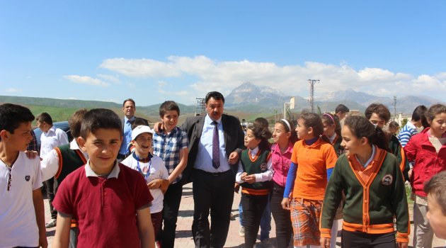 Öğrencilerden Başkan Çeleğen’e Sevgi Seli