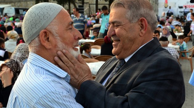 ONİKİŞUBAT BELEDİYE BAŞKANI HANEFİ MAHÇİÇEK: “O'NUN DOĞDUĞU GECE, İNSANLIĞIN KURTULUŞU İÇİN EN MÜBAREK BAŞLANGIÇTIR”