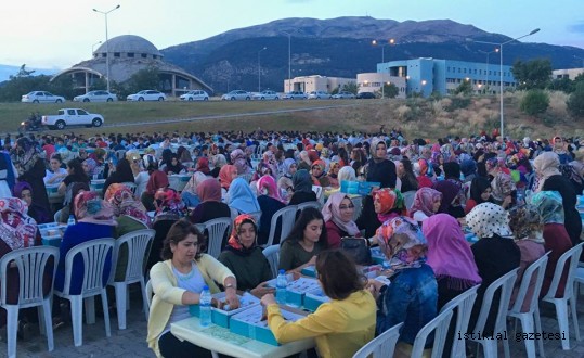 ONİKİŞUBAT’TAN ÜNİVERSİTE ÖĞRENCİLERİNE İFTAR