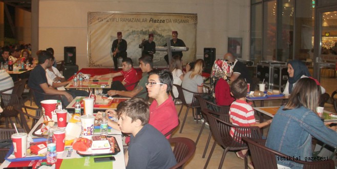 Piazza’da Ramazan’a özel serinleten bir tat: Meyan Şerbeti