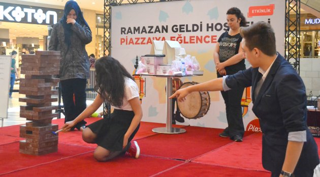 Piazza’da Ramazan çok renkli
