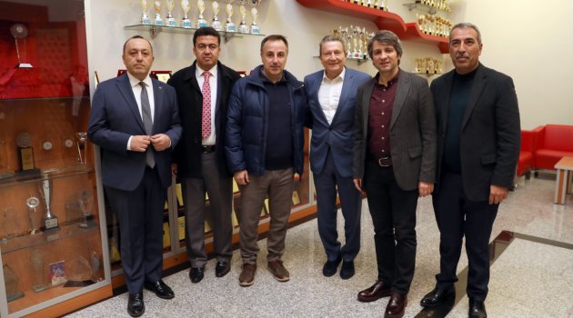SANKO OKULLARINDA SÖYLEŞİ YAPAN PROF DR. ACAR BALTAŞ: - “ÇOCUK YETİŞTİRMEK HAREKETLİ HEDEFE ATEŞ ETMEYE BENZER”