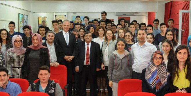 SANKO ÜNİVERSİTESİ TIP FAKÜLTESİ DEKANI PROF. DR. AKKIN, ABDULKADİR KONUKOĞLU FEN LİSESİ’Nİ ZİYARET ETTİ