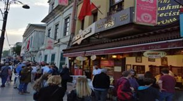 Sultanahmet’te Trend Ünlü Köfteci’nin Lezzet Kuyruğu...
