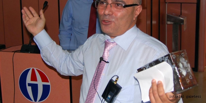SÜPER FİLM AMBALAJ SANAYİ GENEL MÜDÜRÜ SAVAŞKAN: “DİPLOMAYI ALDIKTAN SONRA UNVAN PLANLAMASI DEĞİL, YETKİNLİK PLANLAMASI YAPIN. OLAY KAĞIT DİPLOMA DEĞİL, ÖĞRENMEYİ VE DEĞER KATMAYI SEVMEKTİR”