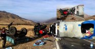 Elbistan'da kamyonet ile traktör çarpıştı: 2 ölü, 8 yaralı