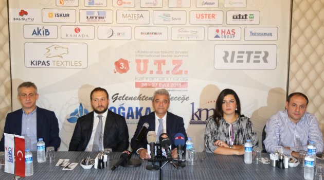 ULUSLARARASI TEKSTİL ZİRVESİ’NDE ÖZGE ULUSOY ROBOTLARLA PODYUMA ÇIKACAK