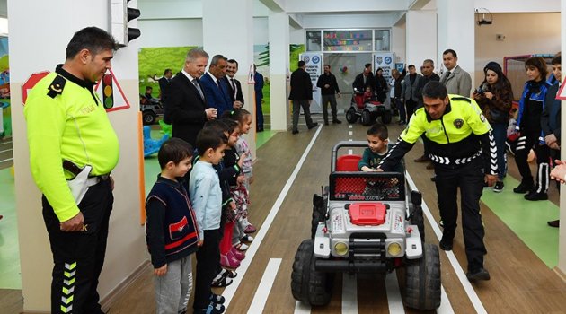 Vali Gül, “Çocuklarımız uygulamalı derslerle trafik eğitimi alıyor”