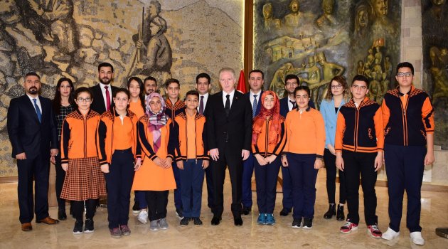 VALİ GÜL’DEN ÖĞRENCİLERE TAVSİYE: “HANGİ MESLEKTE MUTLU OLACAKSANIZ ONU SEÇİN”