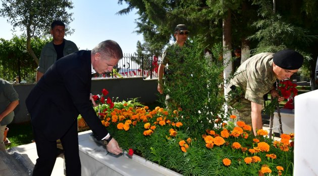 Vali Gül’den şehitlik ve huzurevi ziyareti