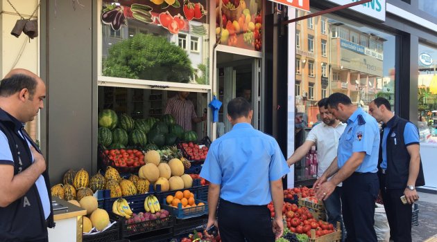 Zabıta Ekiplerinden Kaldırım İşgallerine Denetim.